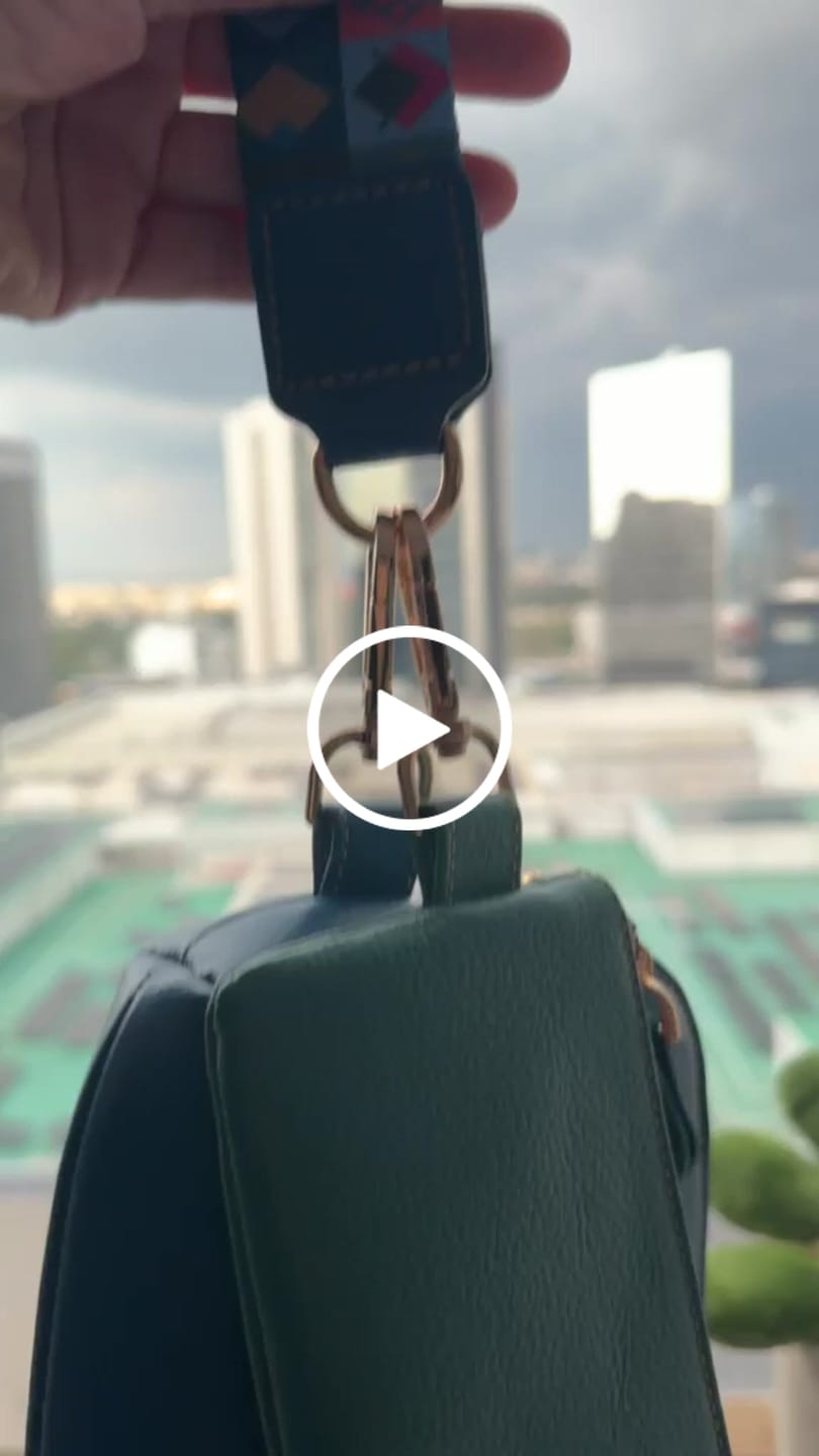 Customer video review of Pulsera Llavero Dúo Azul - Pouch & cosmetiquera