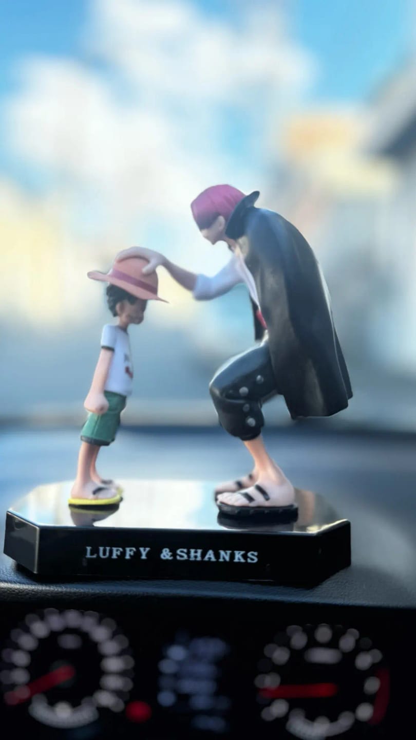 Customer photo review of Shanks & Luffy Figure