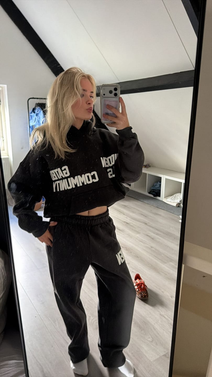 Customer photo review of GATED COMMUNITY HOODIE DARK GREY
