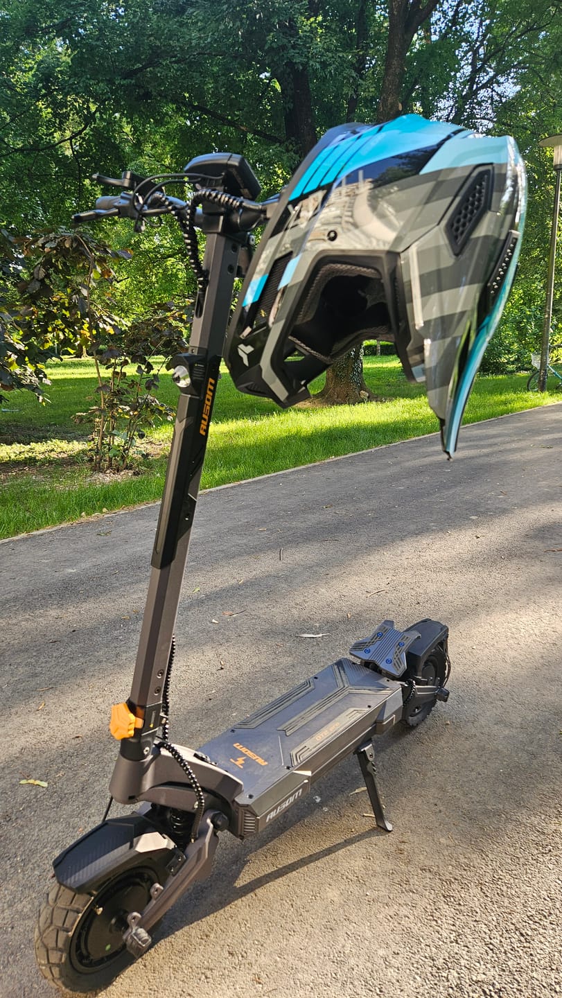 Customer photo review of Ausom DT2 Pro Dual Motor E-scooter