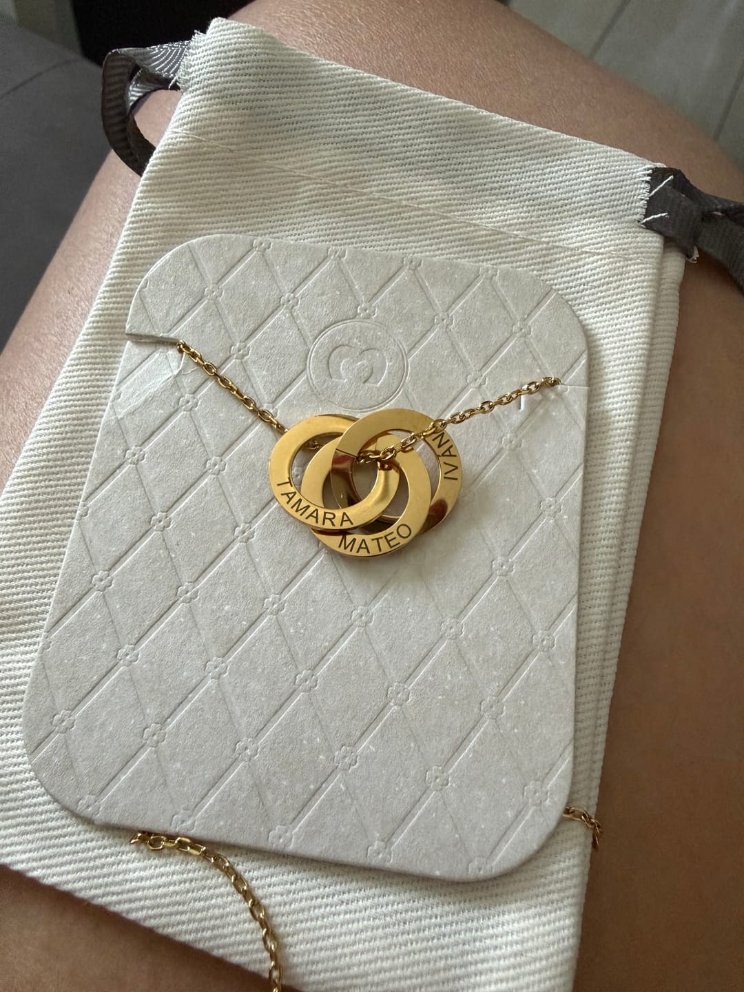 Customer photo review of Collar Amity - Personalizado