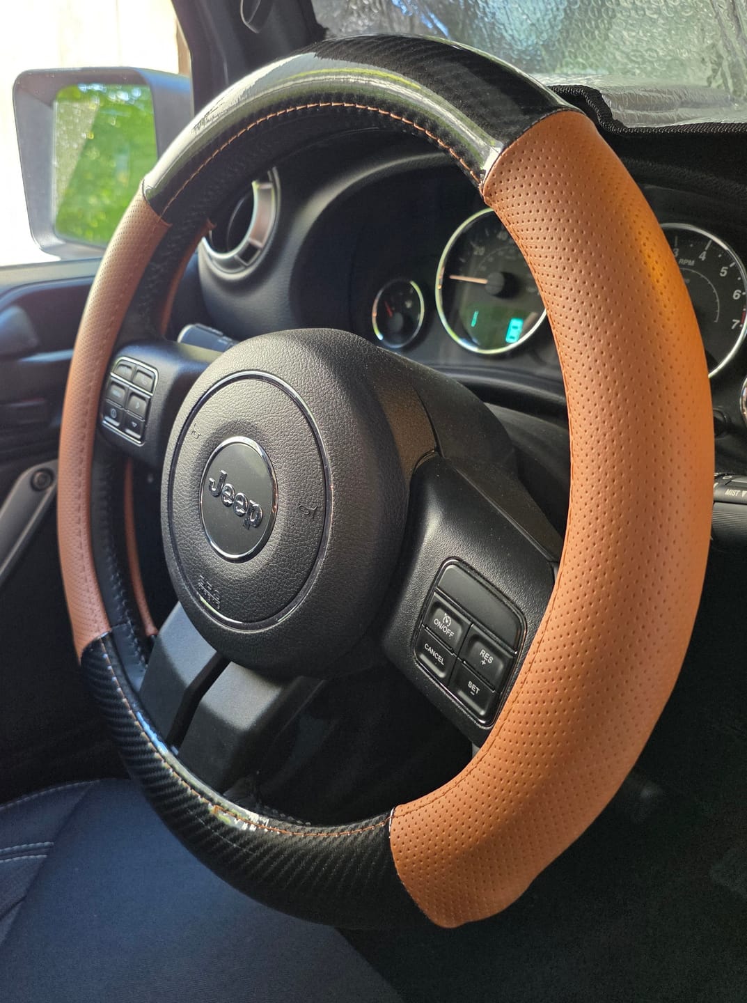 Customer photo review of Car Steering Wheel Cover, Custom For Your Cars, Leather Nonslip 3D Carbon Fiber Texture Sport Style Wheel Cover, Interior Modification for All Car Accessories JE18992