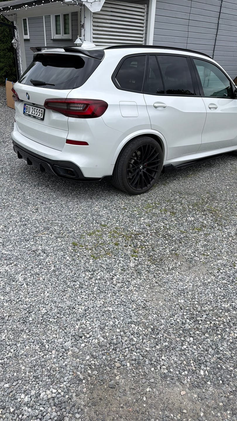 Customer photo review of BMW X5 G05 Performance Diffuser