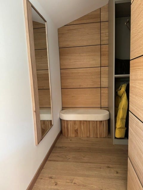 Customer photo review of BAOTSU - Banc avec rangement en bois et velours beige