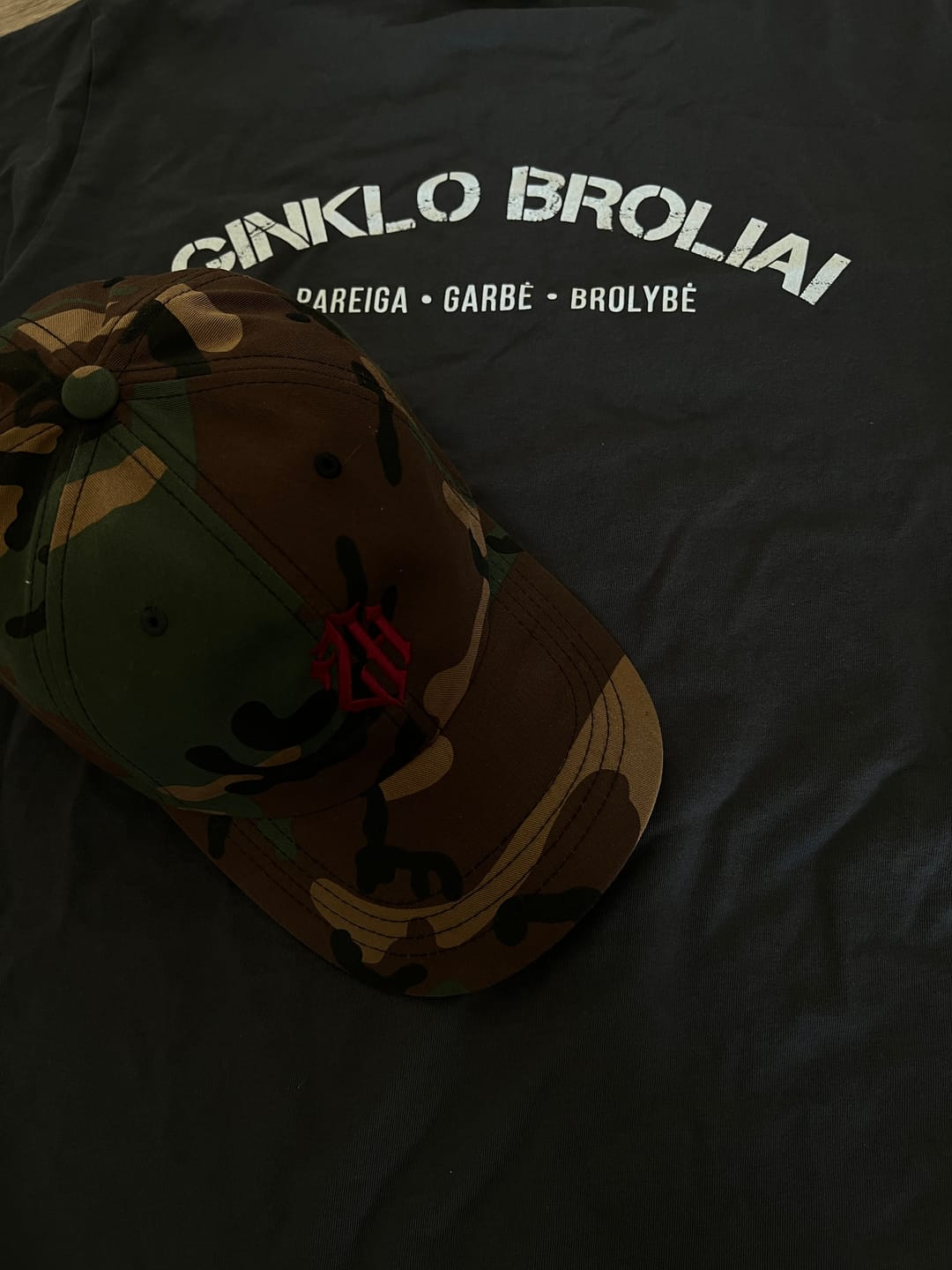 Customer photo review of Ginklo Broliai T-Shirt