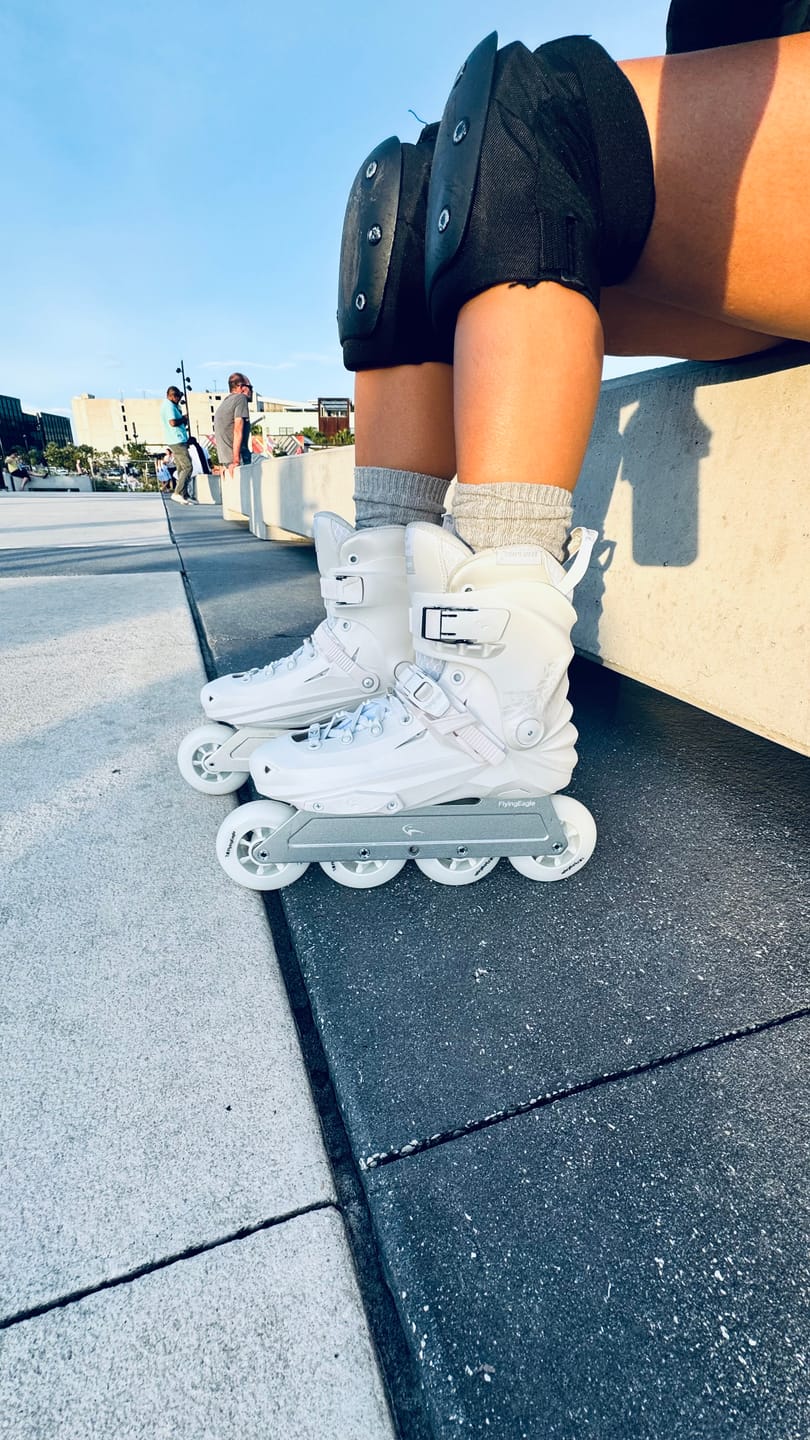 Customer photo review of Flying Eagle X7D Reaver D8490 White Skates
