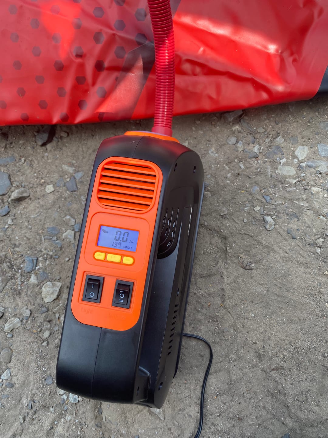 Customer photo review of SKINHAWK HOCHLEISTUNGSPUMPE 180W MIT AKTIVEM KÜHLSYSTEM UND DIGITALER ANZEIGE BIS 100PSI