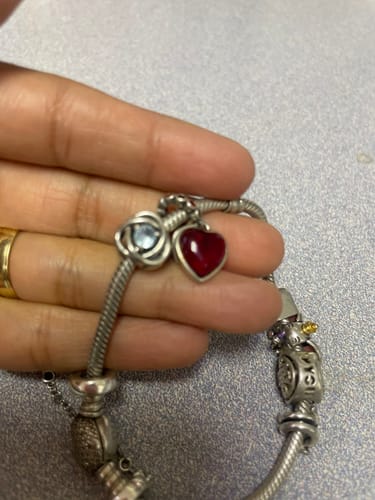 Customer photo review of Charm Corazon Rojo