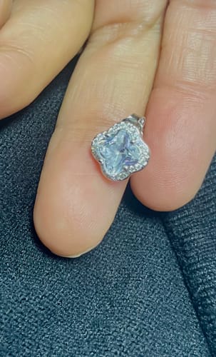 Customer photo review of Arete Zirconia Flor