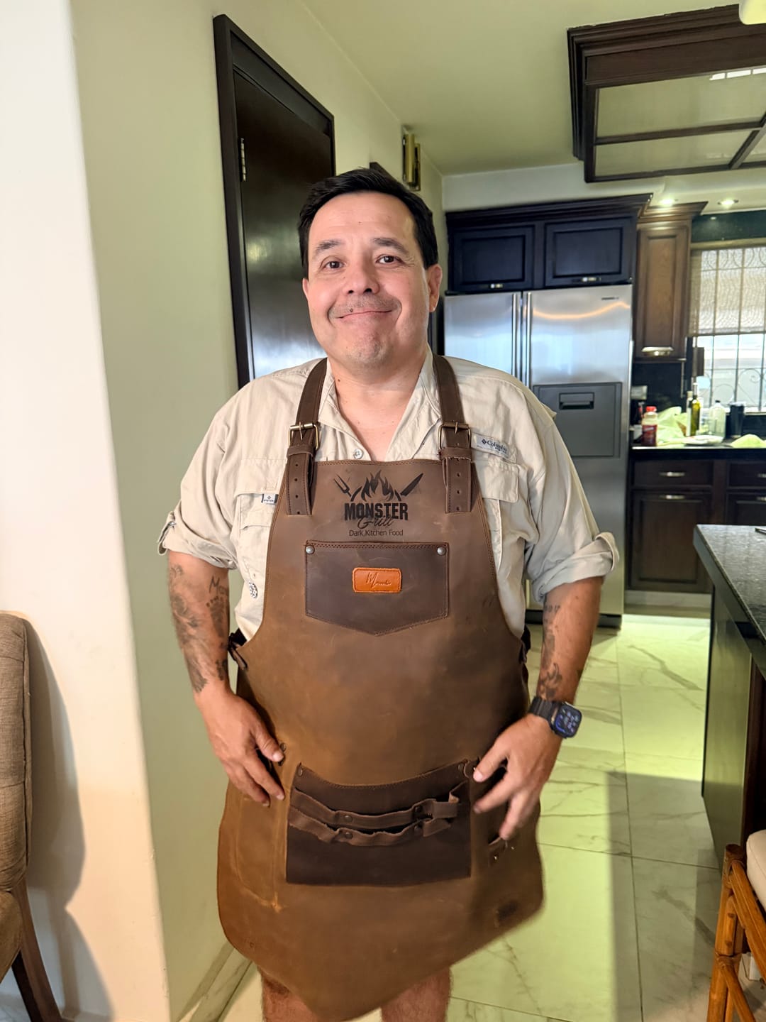 Customer photo review of Mandil  T-Bone 100% Piel + Kit Parrillero +Set Porta vasos Gratis!!