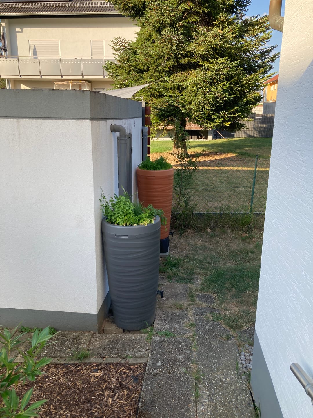 Customer photo review of Regentonne 240 Liter – YourCasa Wave-Design mit Auslaufhahn