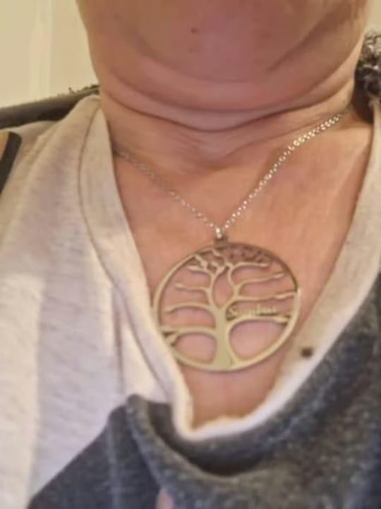 Customer photo review of Personalisert Livets Tre-halskjede