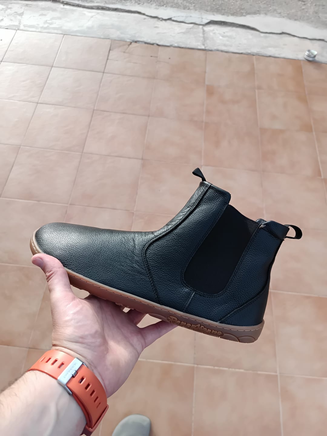 Customer photo review of BLACK GUM | CHELSEA BOOTS - ADULTS