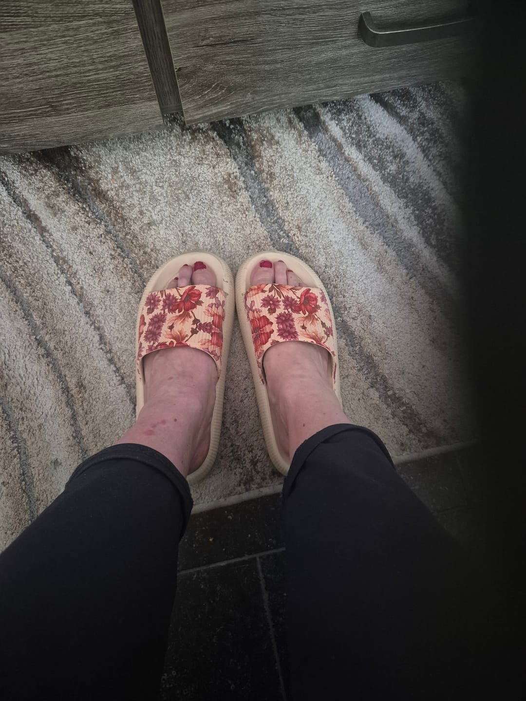 Customer photo review of HappyFlops Botanics