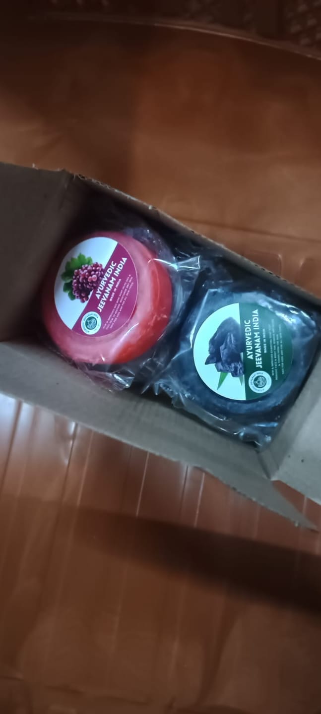 Customer photo review of Ayurvedic Jeevanam Black Detox Charcoal Soap for Face & Body (Get 1 Free Red Wine Soap)