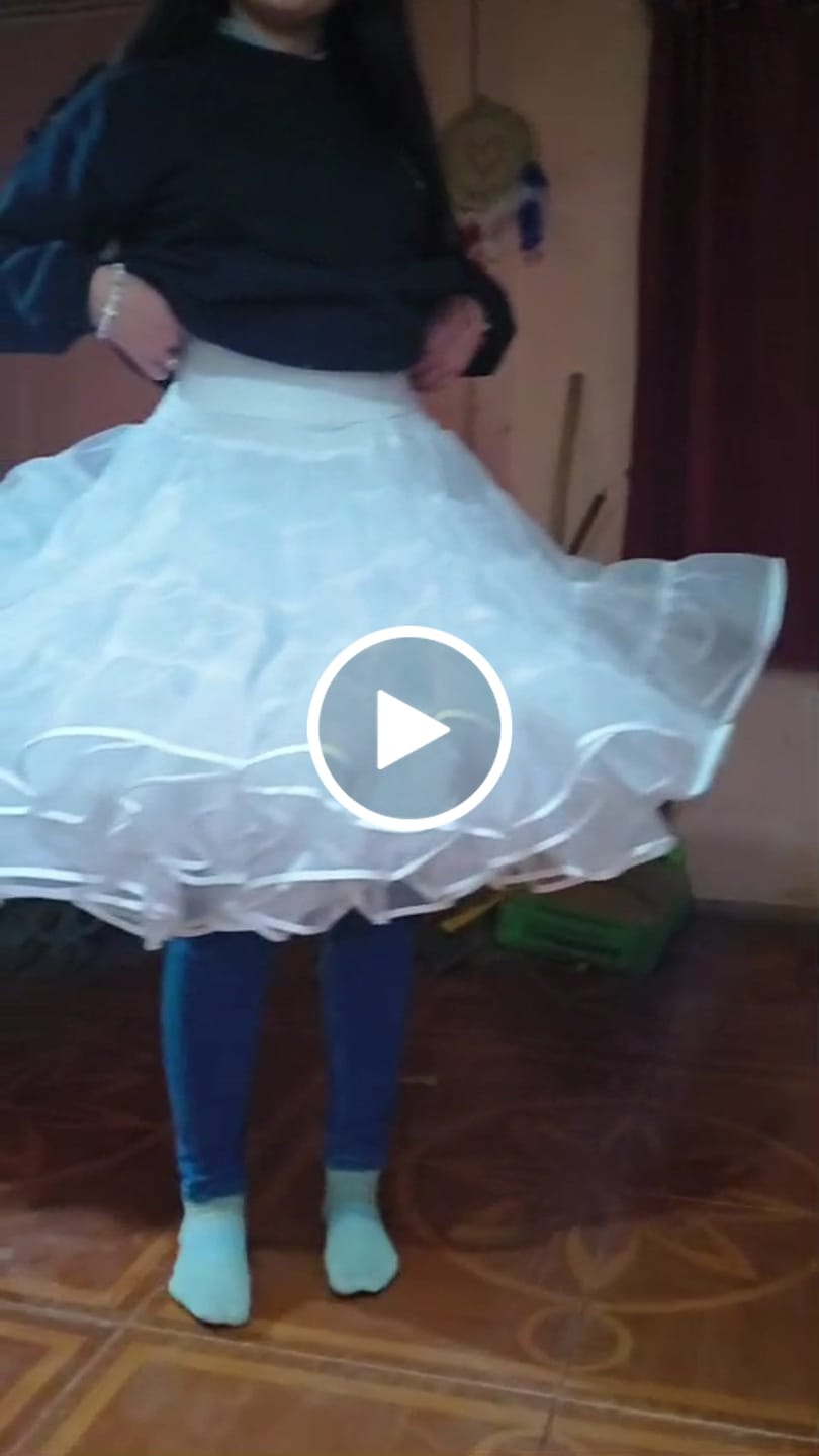 Customer video review of Falso folklorico BLANCO, 4 capas