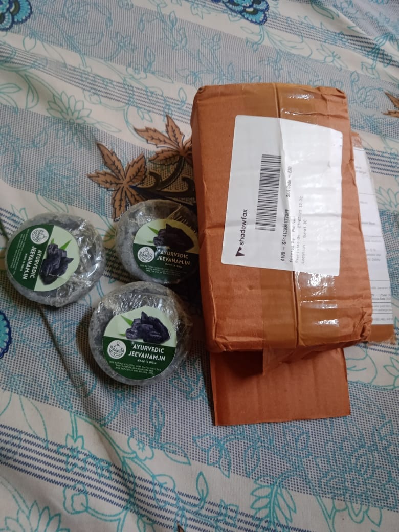 Customer photo review of Ayurvedic Jeevanam Black Detox Charcoal Soap for Face & Body (Get 1 Free Red Wine Soap)