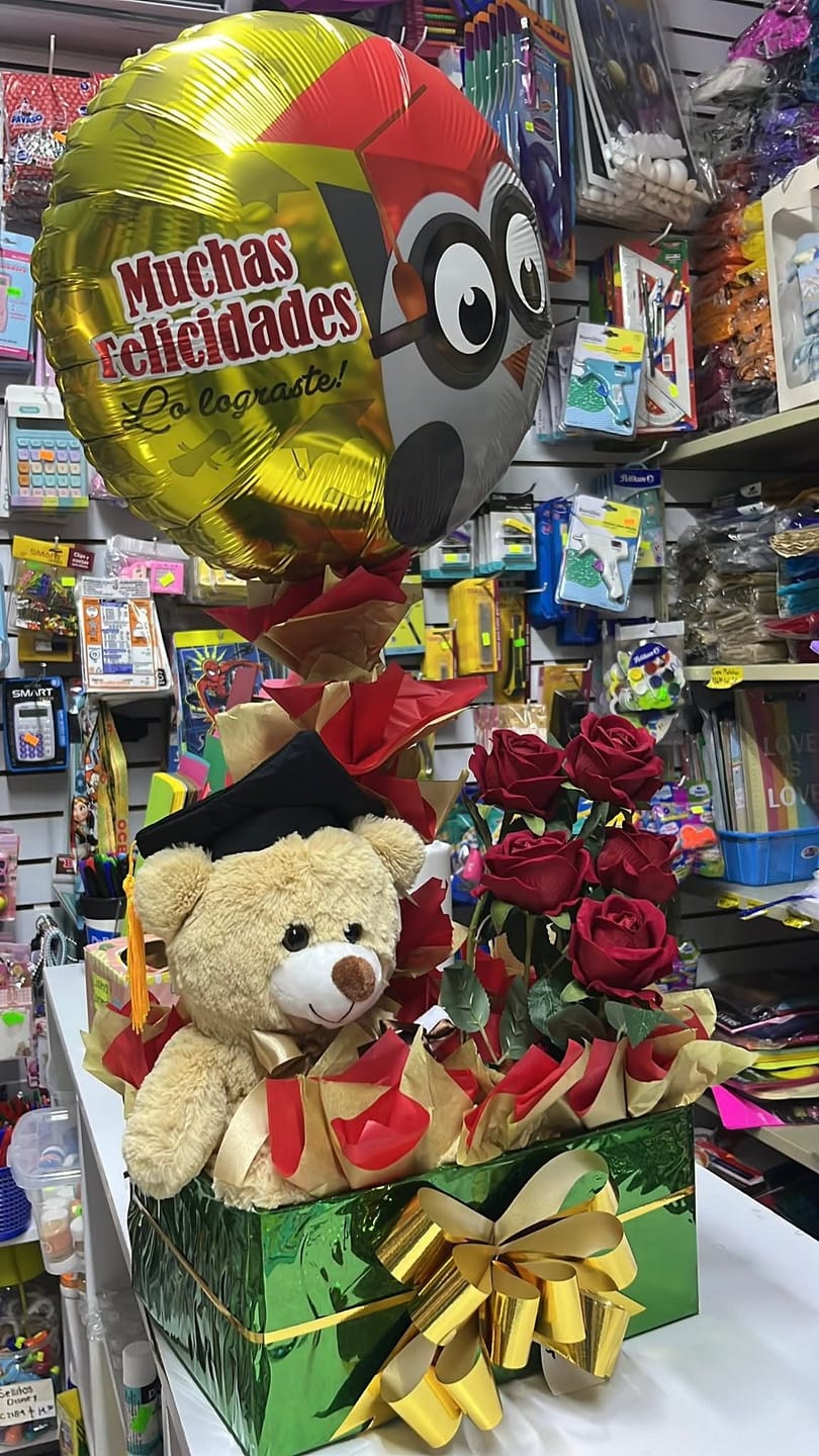 Customer photo review of GLOBO METALICO 18" GRADUACION MUCHAS FELICIDADES LO LOGRASTE!