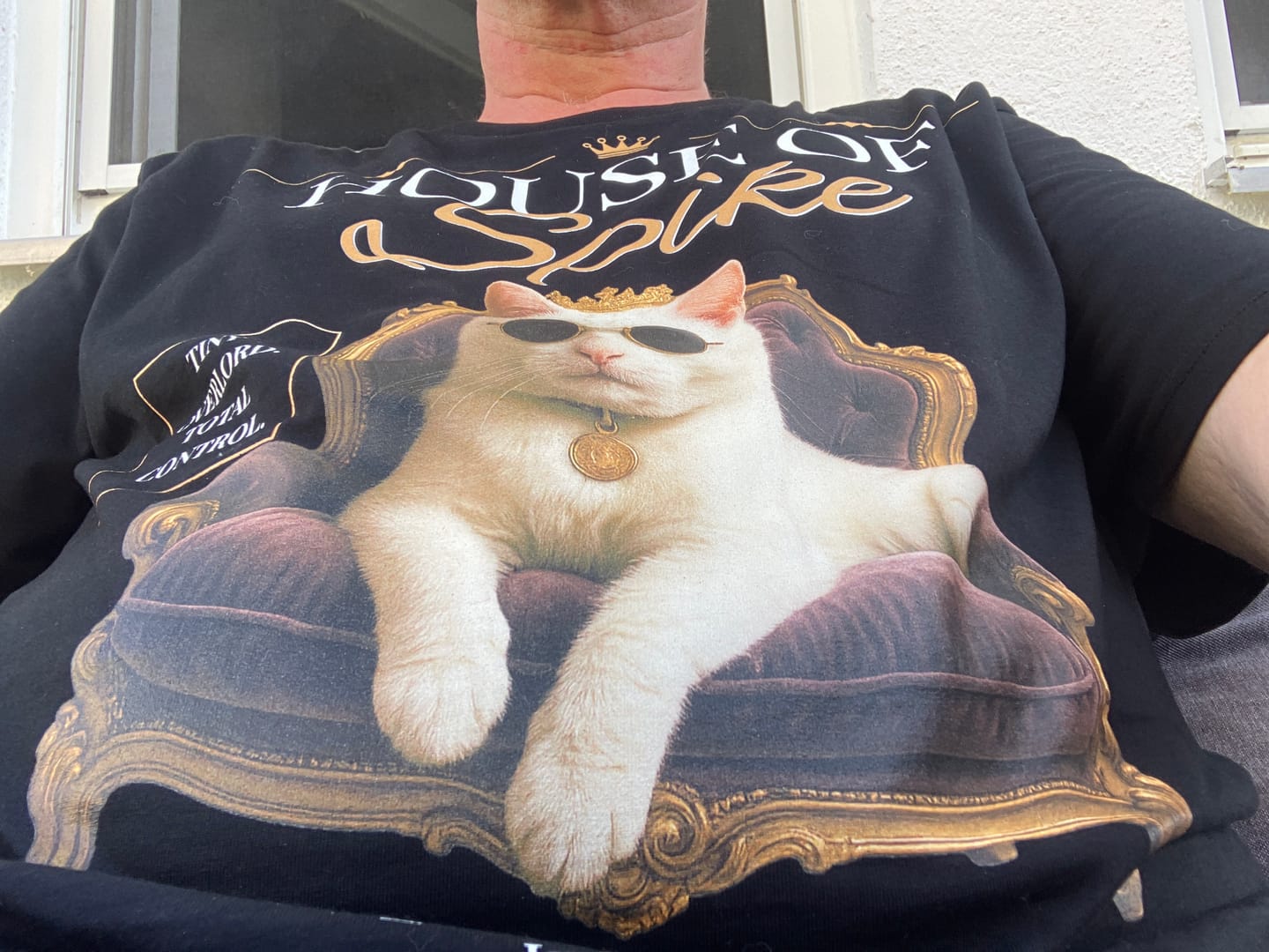 Customer photo review of House of Your Cat T-Shirt – Personalisiertes Shirt mit Foto & Name