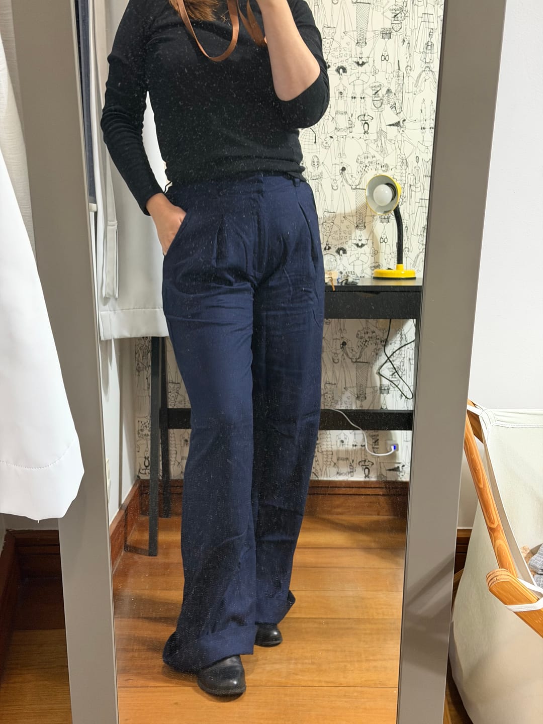 Customer photo review of Calça Pantalona Graviola Azul Escuro