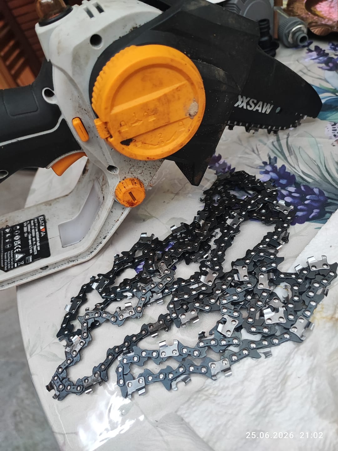 Customer photo review of 5x Saw Chain - for the 18V Nexxsaw Cordless Brushless One-Hand Chainsaw V3 Ultra