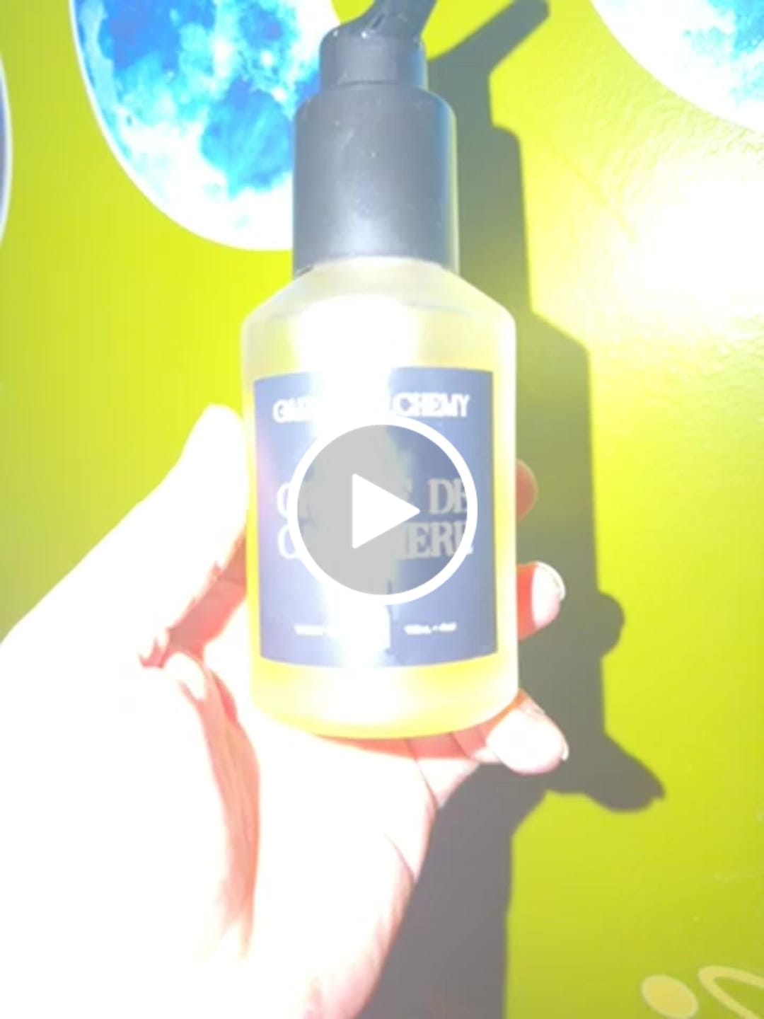 Customer video review of CRÈME DE CASHMERE body oil