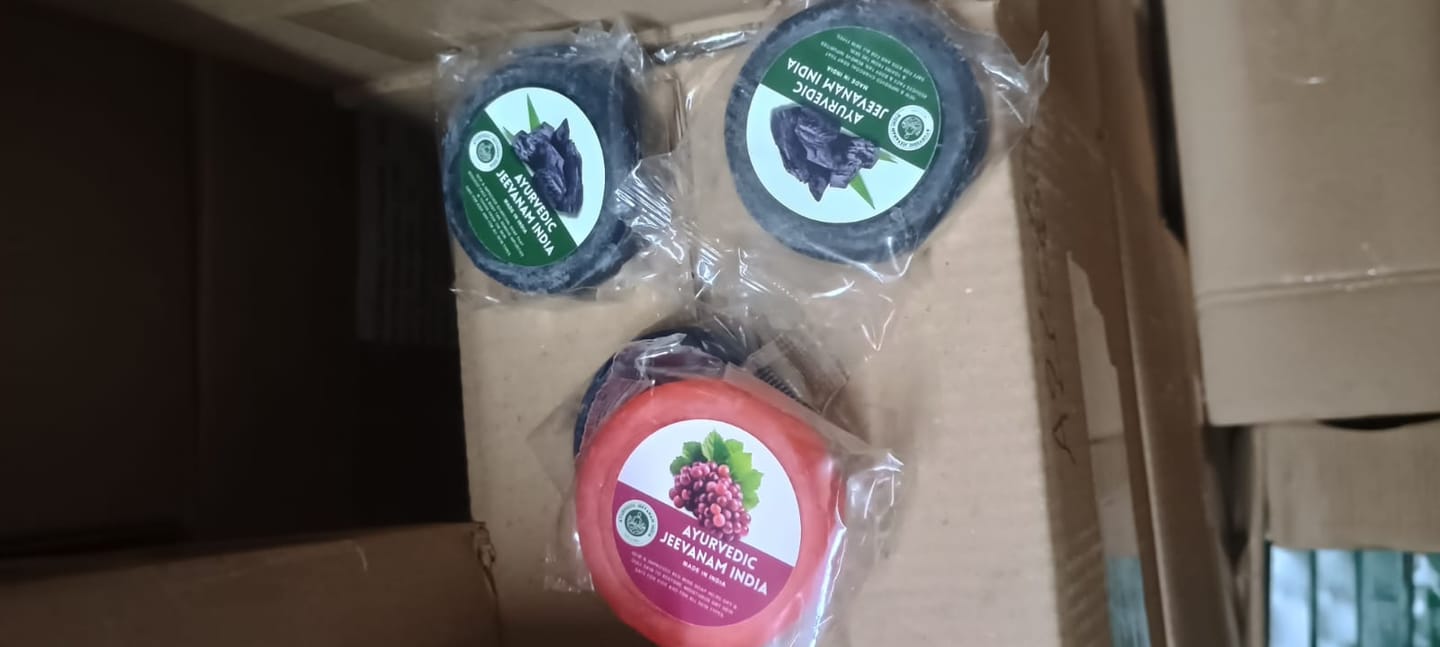 Customer photo review of Ayurvedic Jeevanam Black Detox Charcoal Soap for Face & Body (Get 1 Free Red Wine Soap)