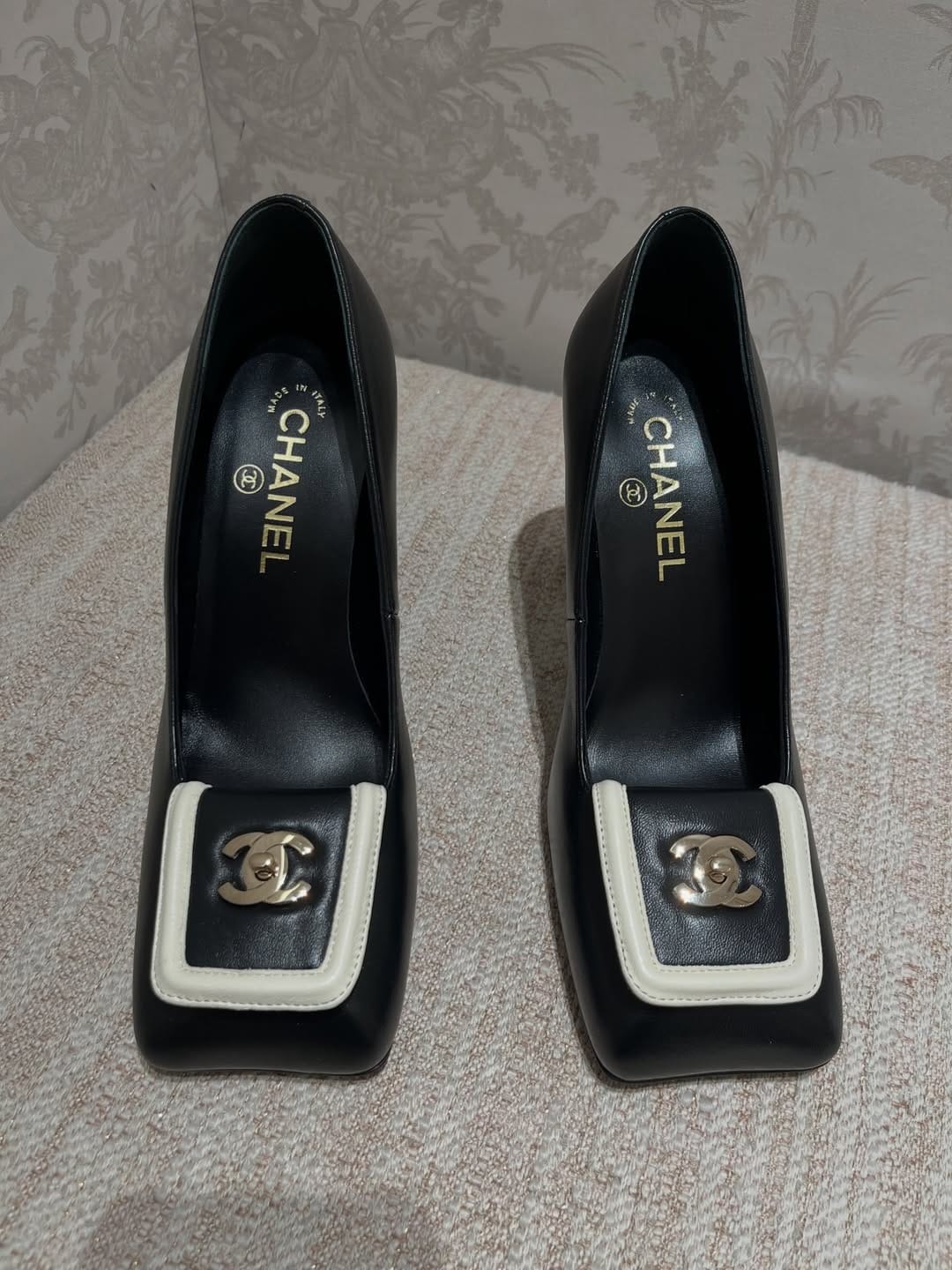 Customer photo review of Chanel 2026 Pump Suede and Lambskin