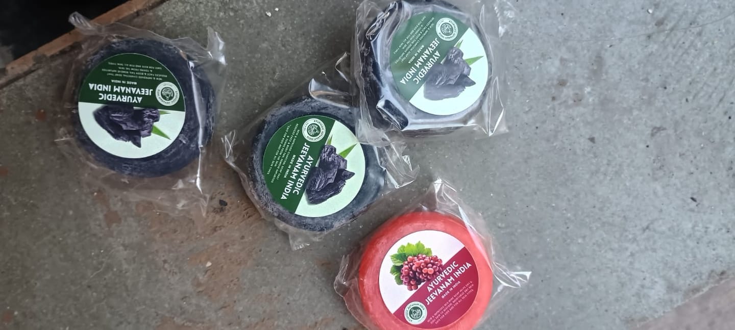 Customer photo review of Ayurvedic Jeevanam Black Detox Charcoal Soap for Face & Body (Get 1 Free Red Wine Soap)
