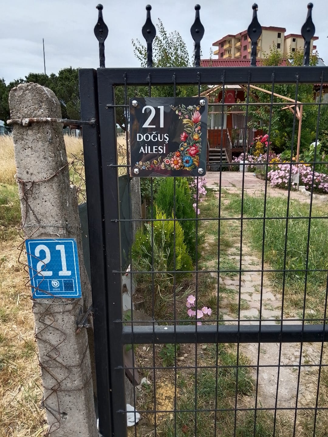 Customer photo review of Çiçek Desenli Zarif Daire Kapı Tabelası