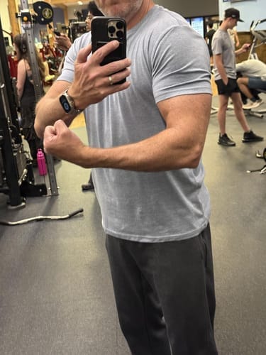 Customer photo review of BUDS V-FIT™ — חולצת גברים (Offer C)