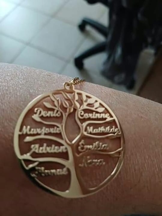Customer photo review of Personalisert Livets Tre-halskjede