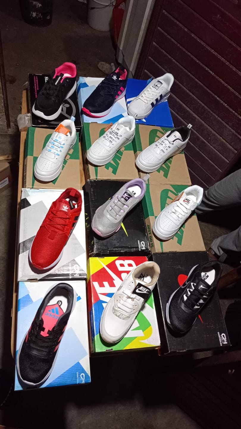 Customer photo review of Tenis Dunk Blanco Ambar