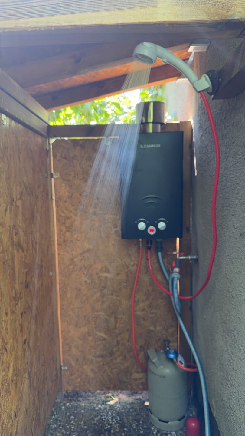 Customer photo review of Propangas Gasdurchlauferhitzer 10L mit Regenkappe BW264 Camping Outdoor