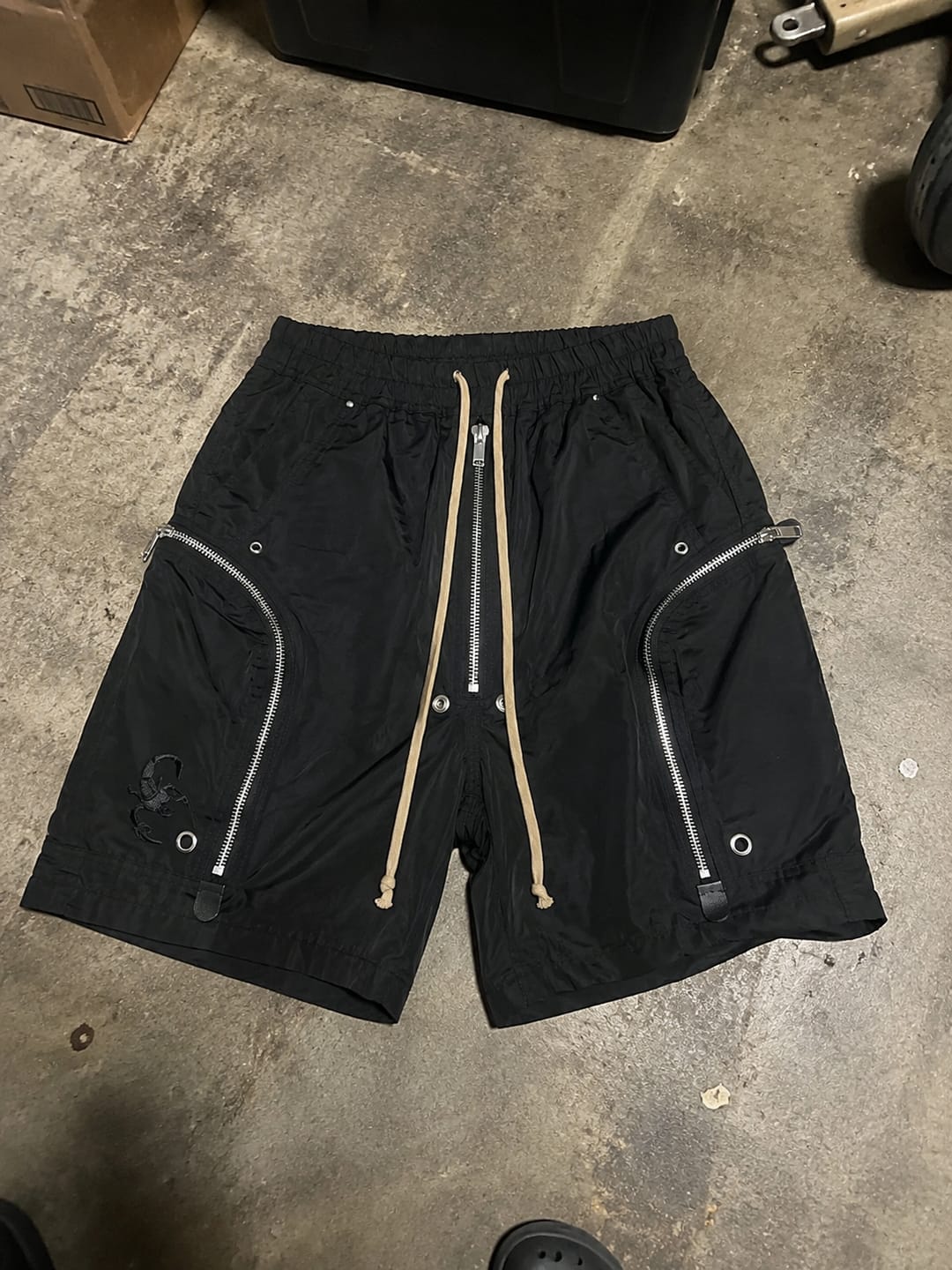 Customer photo review of Zip Functional Techwear Shorts