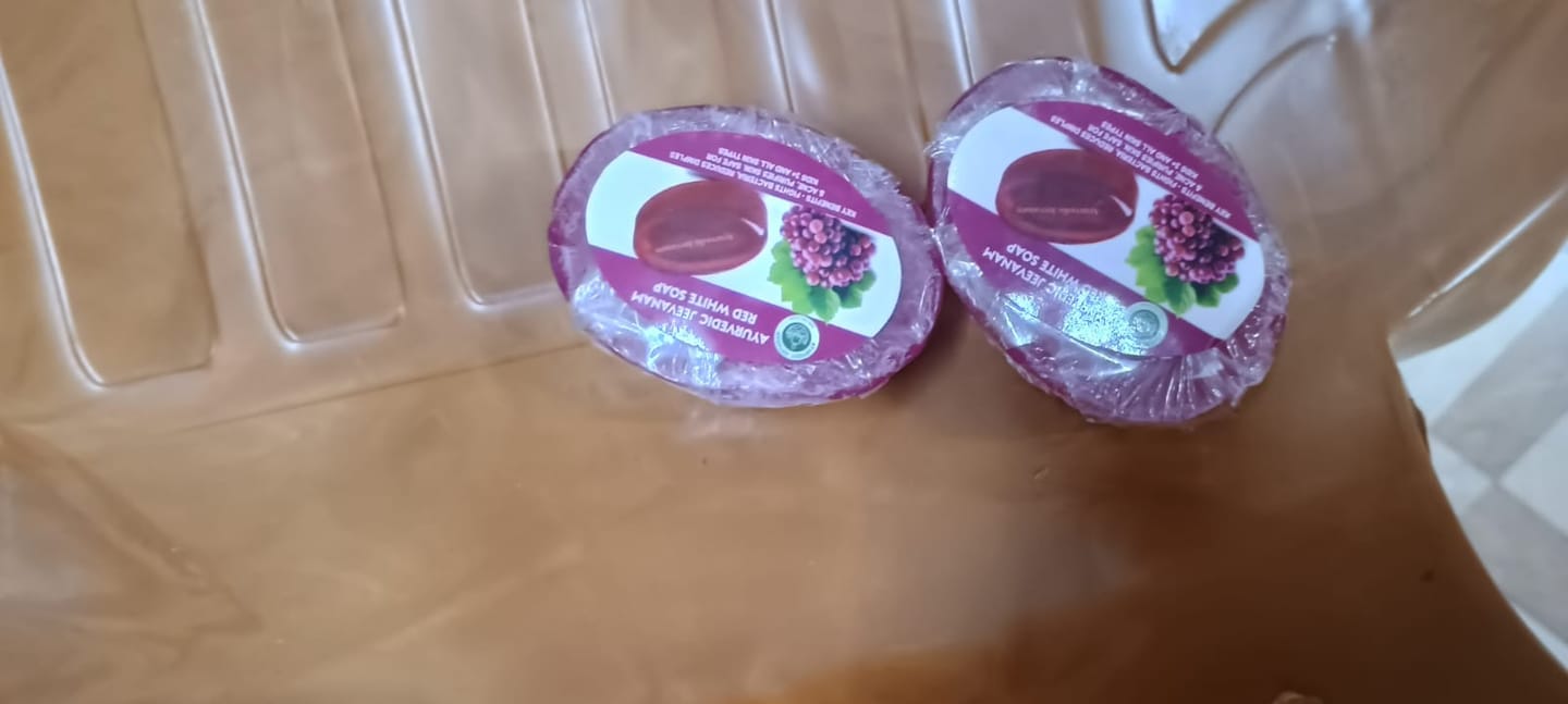 Customer photo review of Ayurvedic Jeevanam Red Wine Moisturising Soap For Face & Body