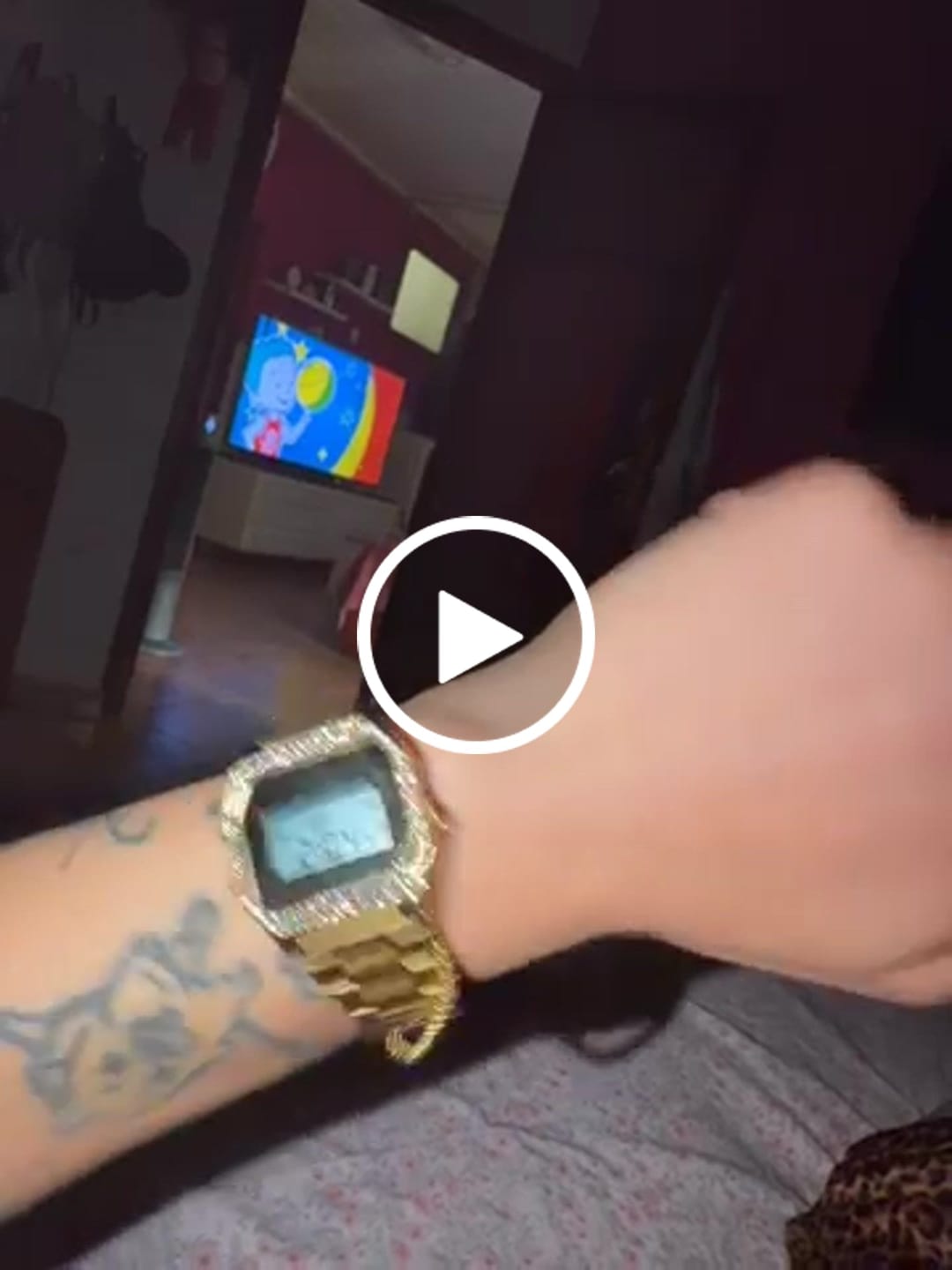 Customer video review of Reloj Digital Vintage Brillo ~ Oro