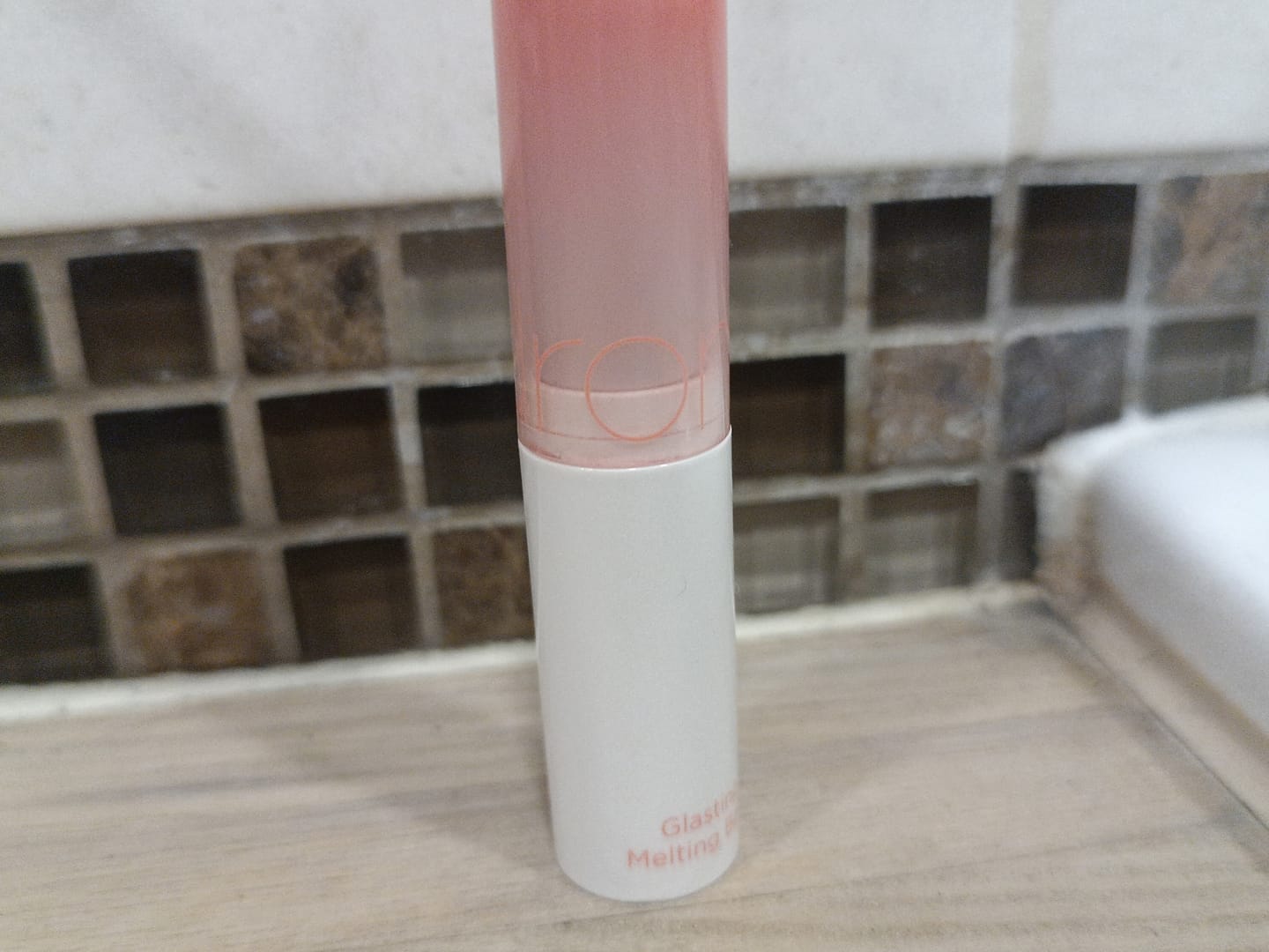 Customer photo review of Viegli kūstošs tonējošs balzams lūpām Rom&nd Glasting Melting Balm