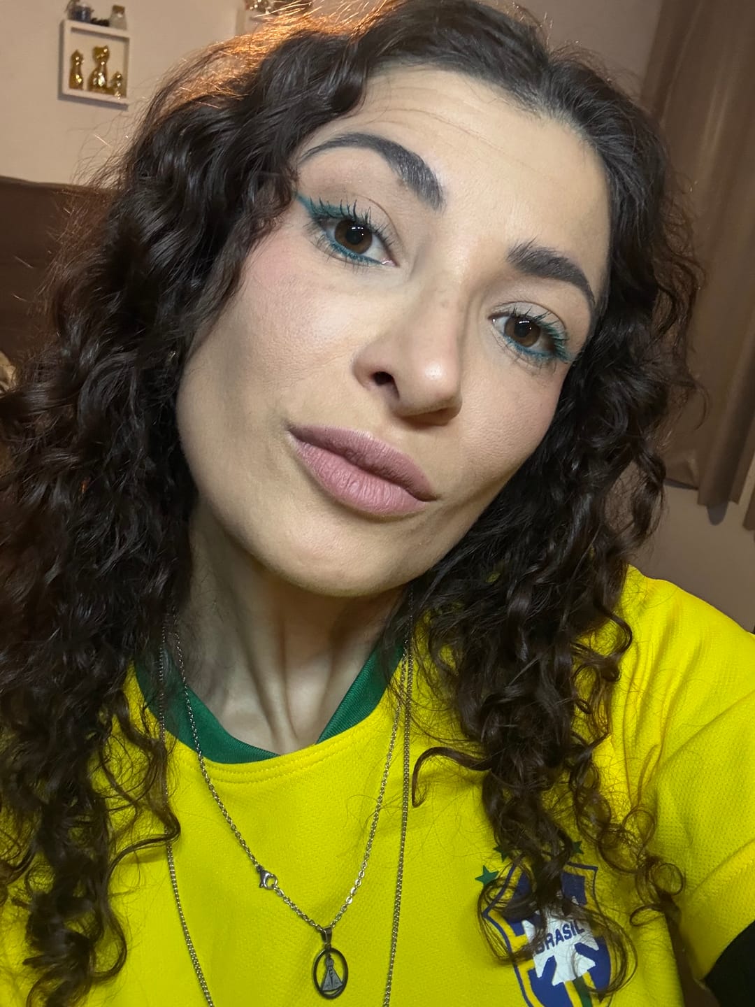 Customer photo review of Lapiseira Para Olhos Olive Green - Vizzela - Verde Oliva Efeito Metalizado