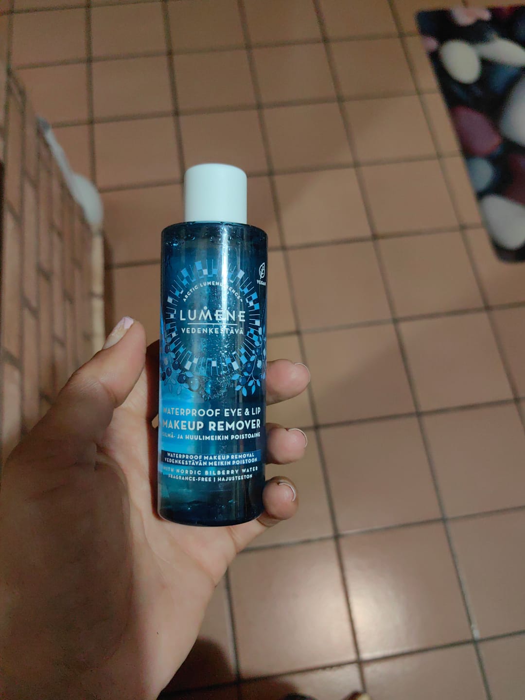 Customer photo review of Двуфазен дегримьор за водоустойчив грим Lumene Cleansing Waterproof Eye & Lip Makeup Remover