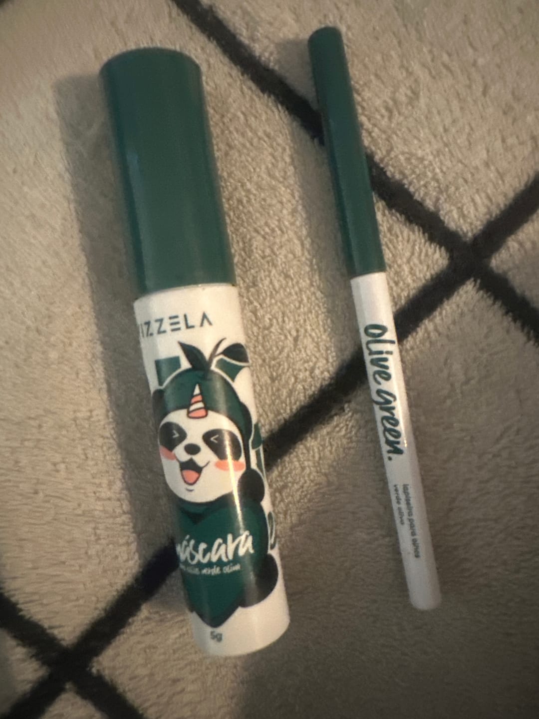 Customer photo review of Máscara Para Cílios Big No Panda Olive Green - Vizzela - Verde