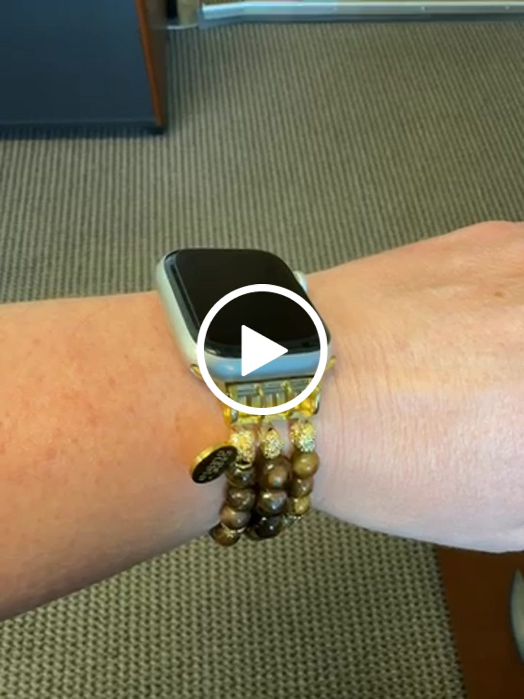 Customer video review of Tiger Eye Gleam Stretch Apple Watch Strap