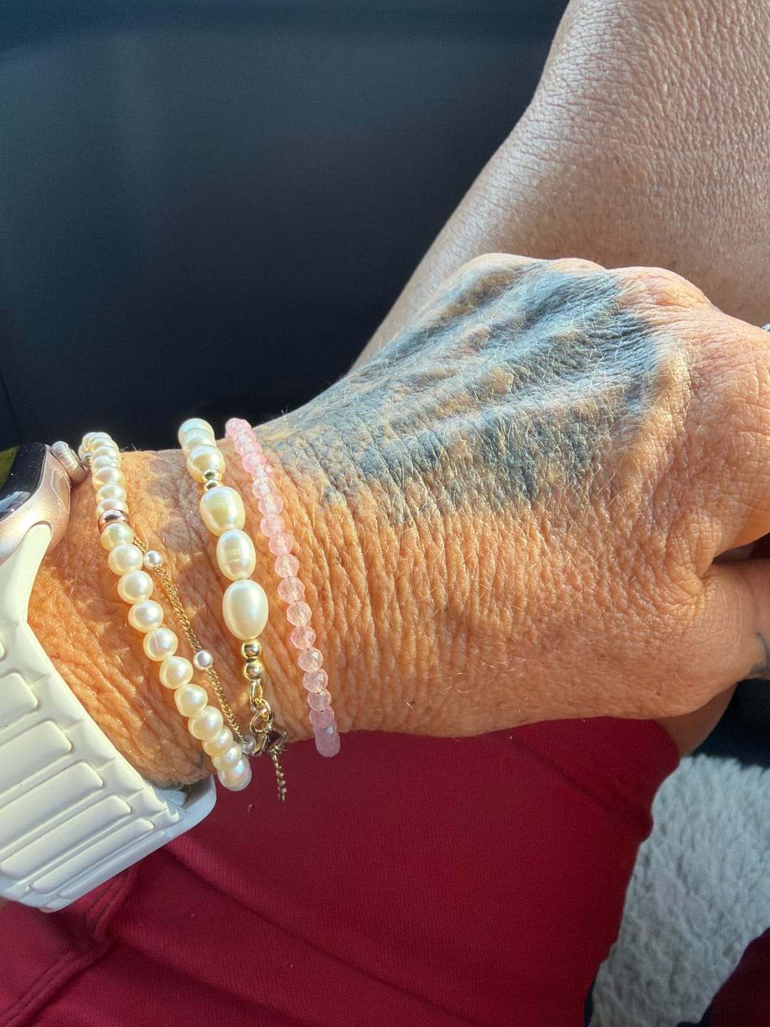 Customer photo review of Rosenquarz Armband - Perlen geschliffen