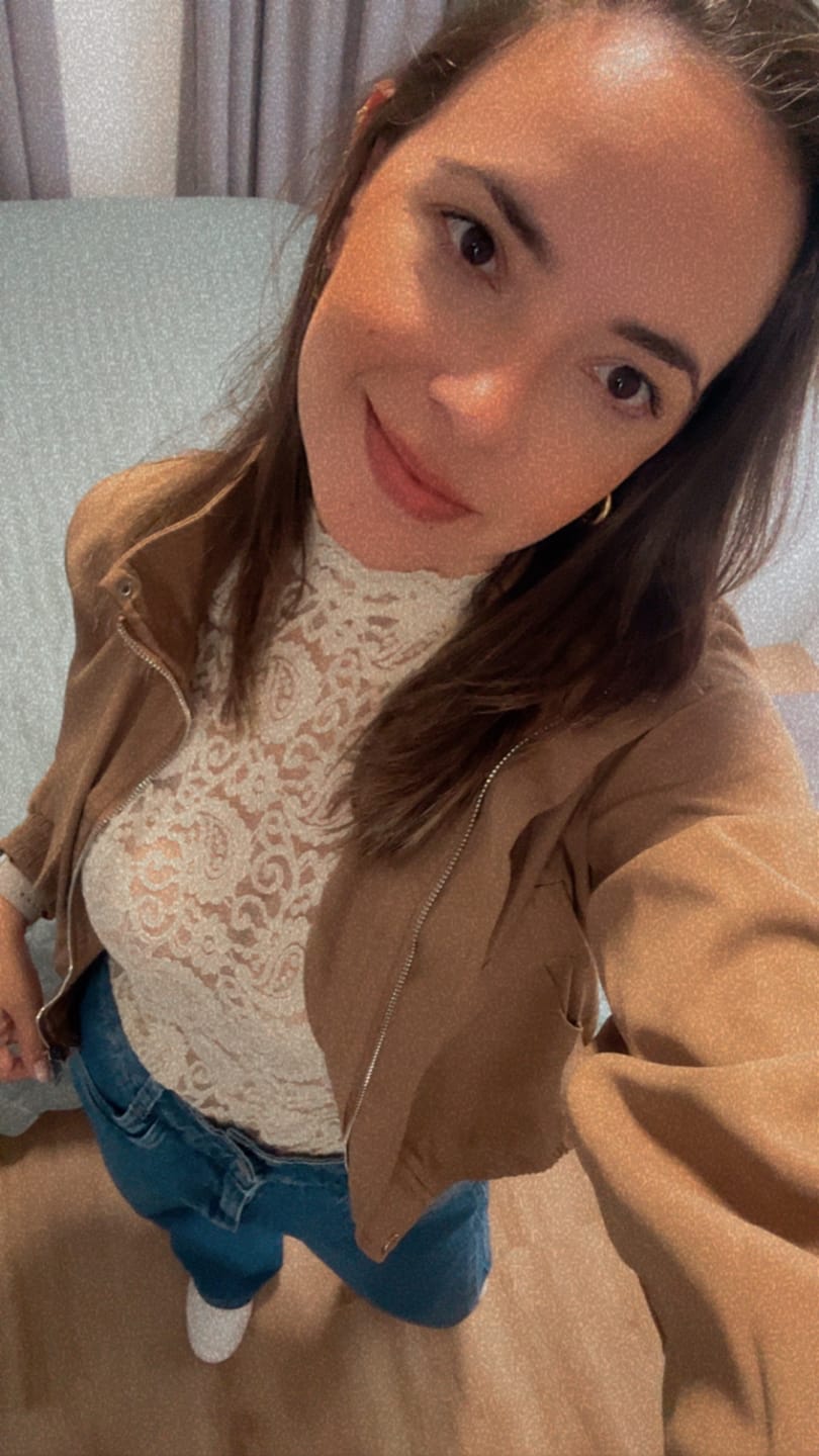Customer photo review of Blusa Segunda Pele em Renda, Creme