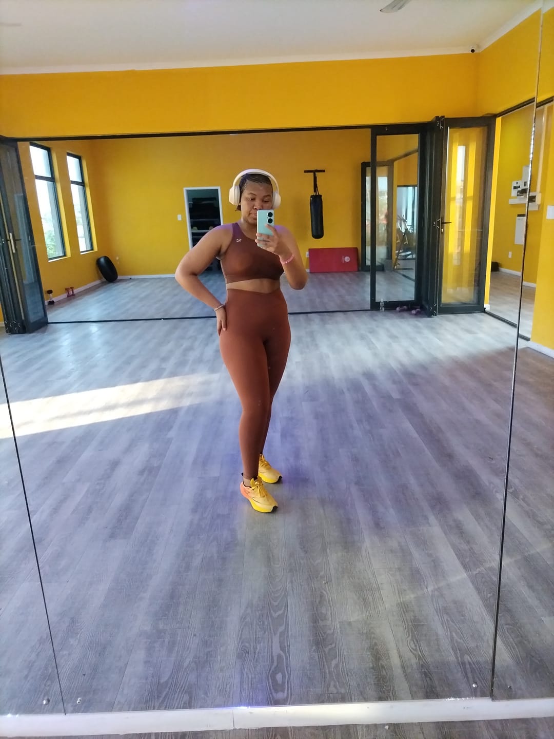 Customer photo review of Plain Crossover High-Rise Leggings