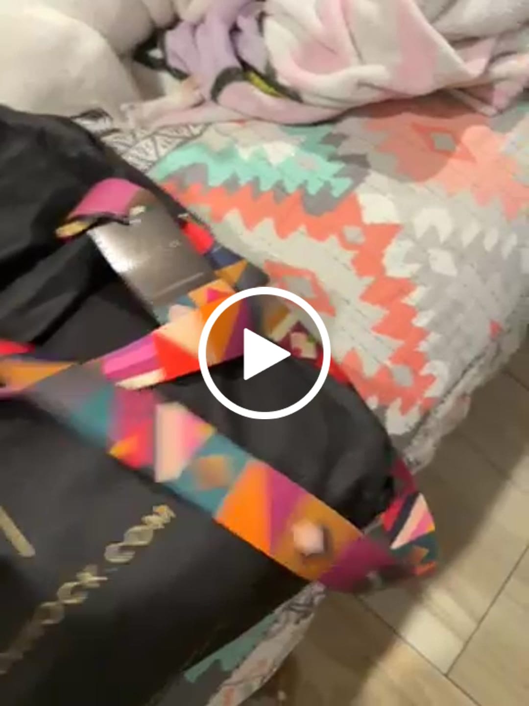 Customer video review of Zaira Bucket bag - Merlot