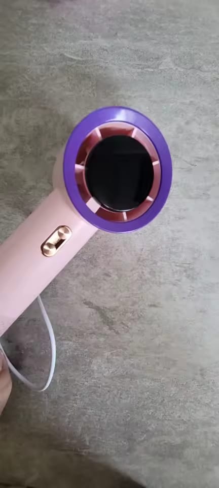 Customer photo review of Handheld Mini Fan – 199 Speeds, 6 Blades, Brushless Motor