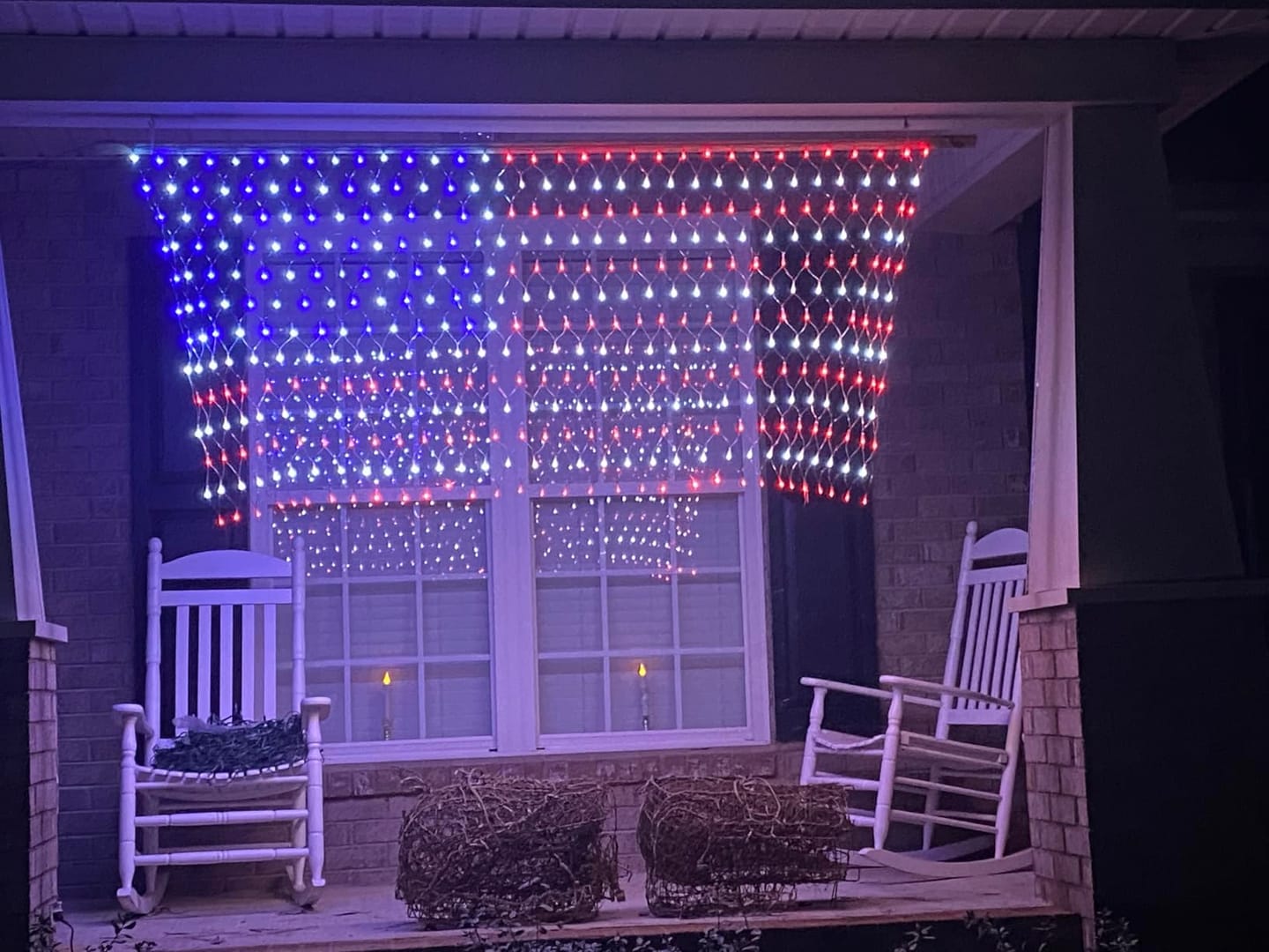Customer photo review of Custom Solar-Powered National Flag Net Lights - Commemorative and Fun Outdoor Decorations