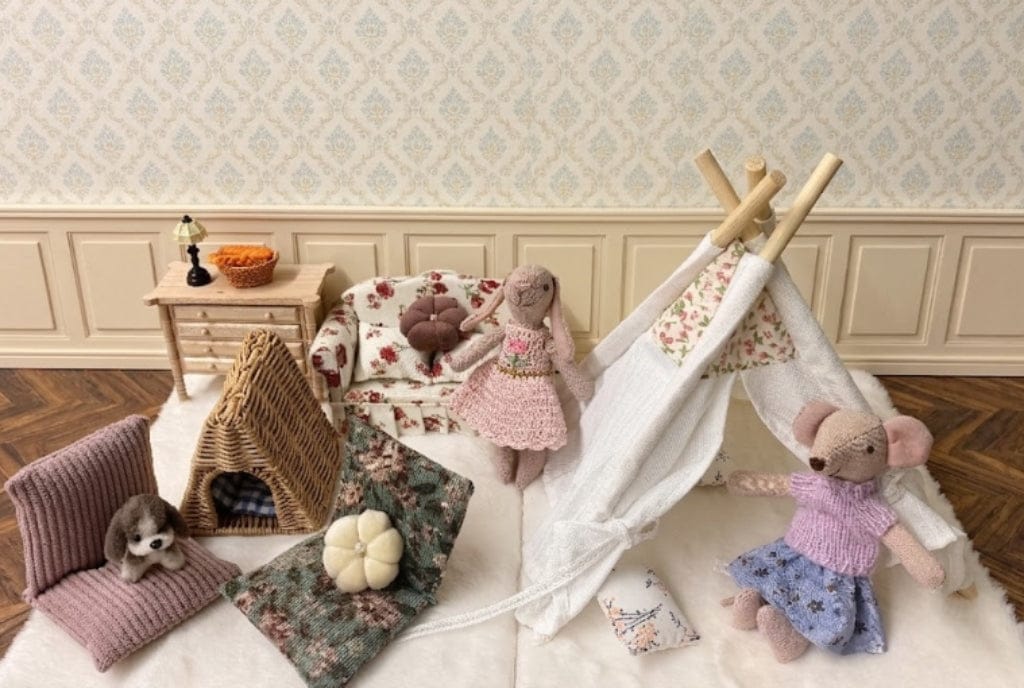 Customer photo review of 1:12 Scale Dollhouse Miniature Room Box - Rainy Day Fort in the Living Room