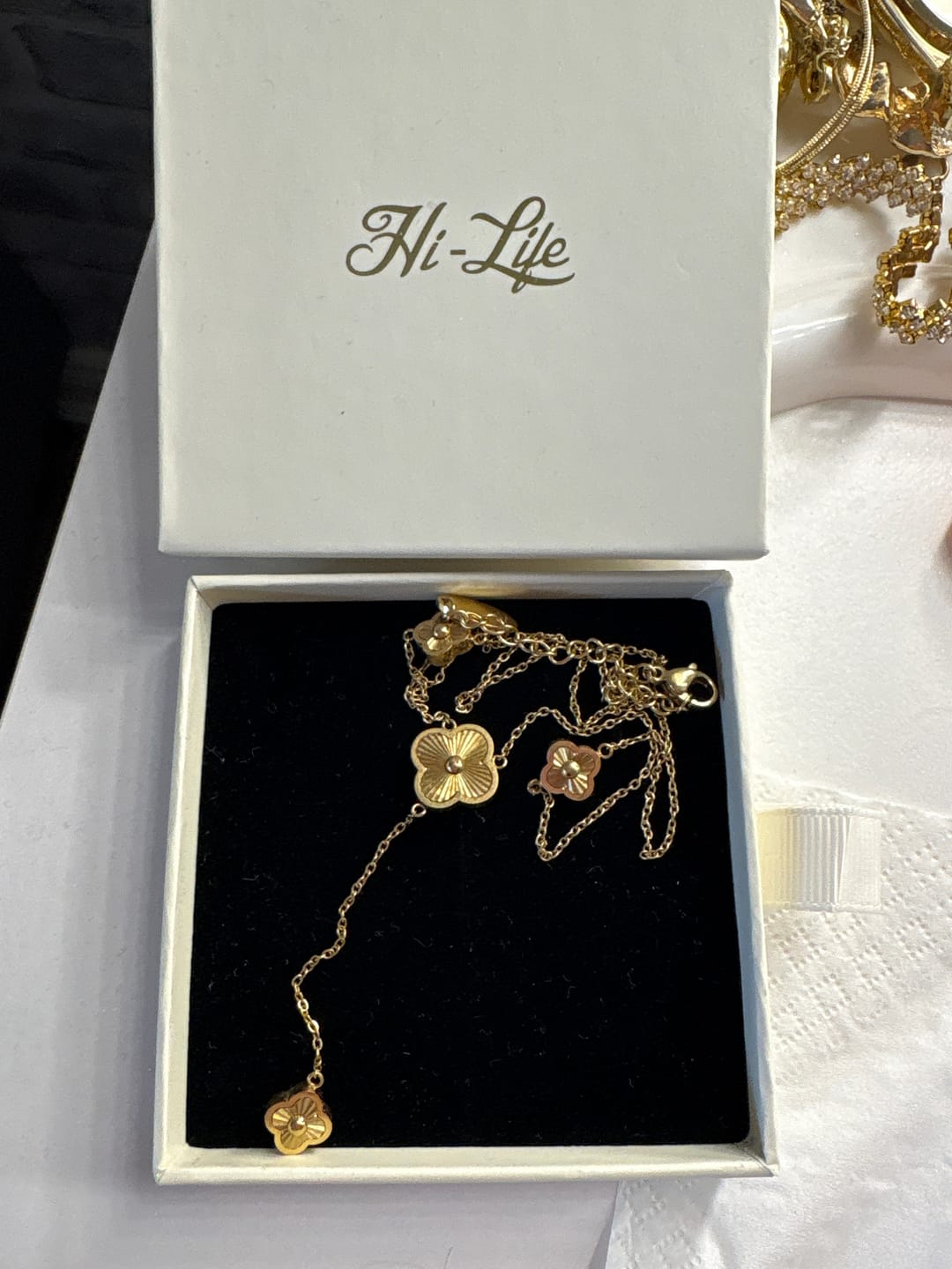 Customer photo review of Golden Lucky Leaf Kette 2.0 14K Vergoldet